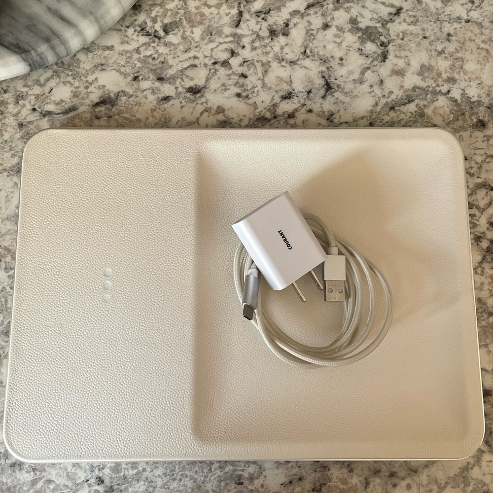 Courant White leather Wireless Charger tray